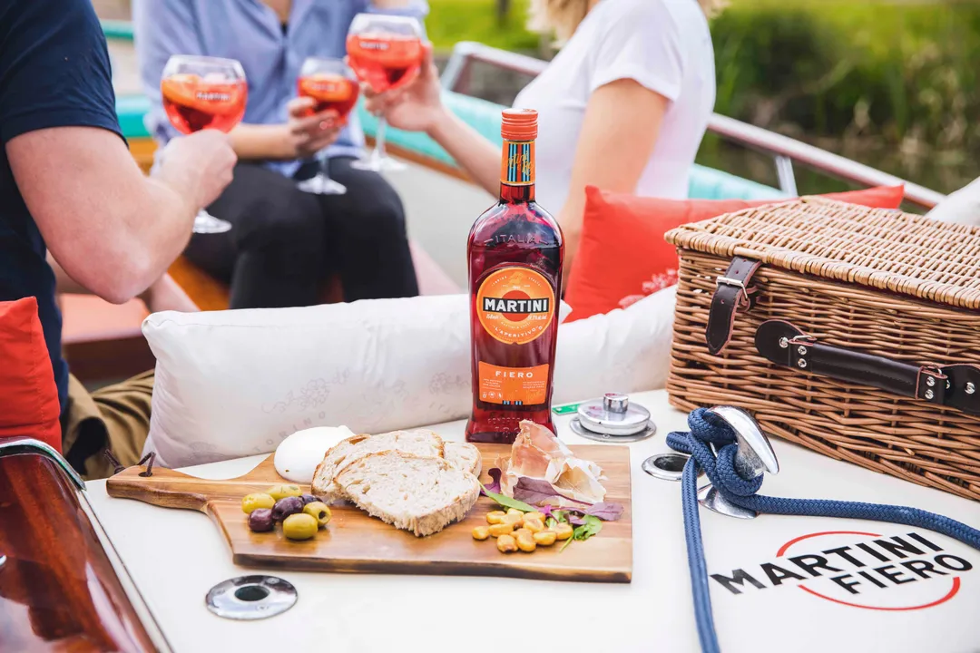 ALFRESCO FANS REJOICE! MARTINI BRINGS A TASTE OF ITALIAN SUMMER TO LONDON WITH ITS ‘FIERO WATERFRONT’ POP-UP 