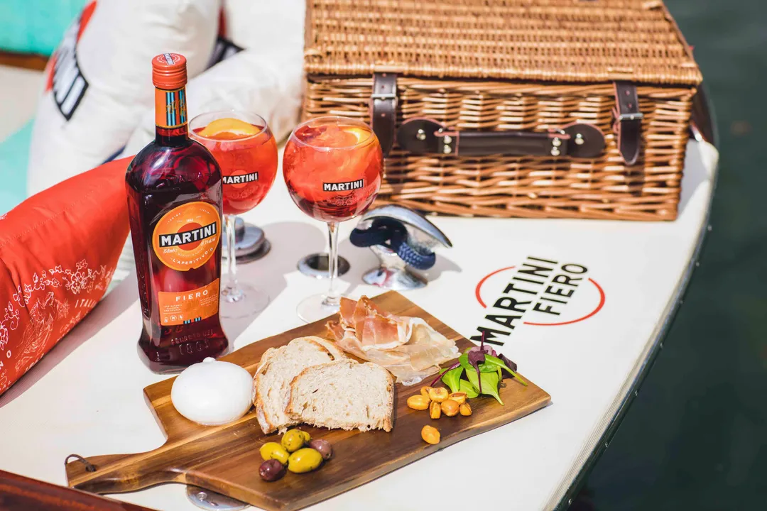 ALFRESCO FANS REJOICE! MARTINI BRINGS A TASTE OF ITALIAN SUMMER TO LONDON WITH ITS ‘FIERO WATERFRONT’ POP-UP 