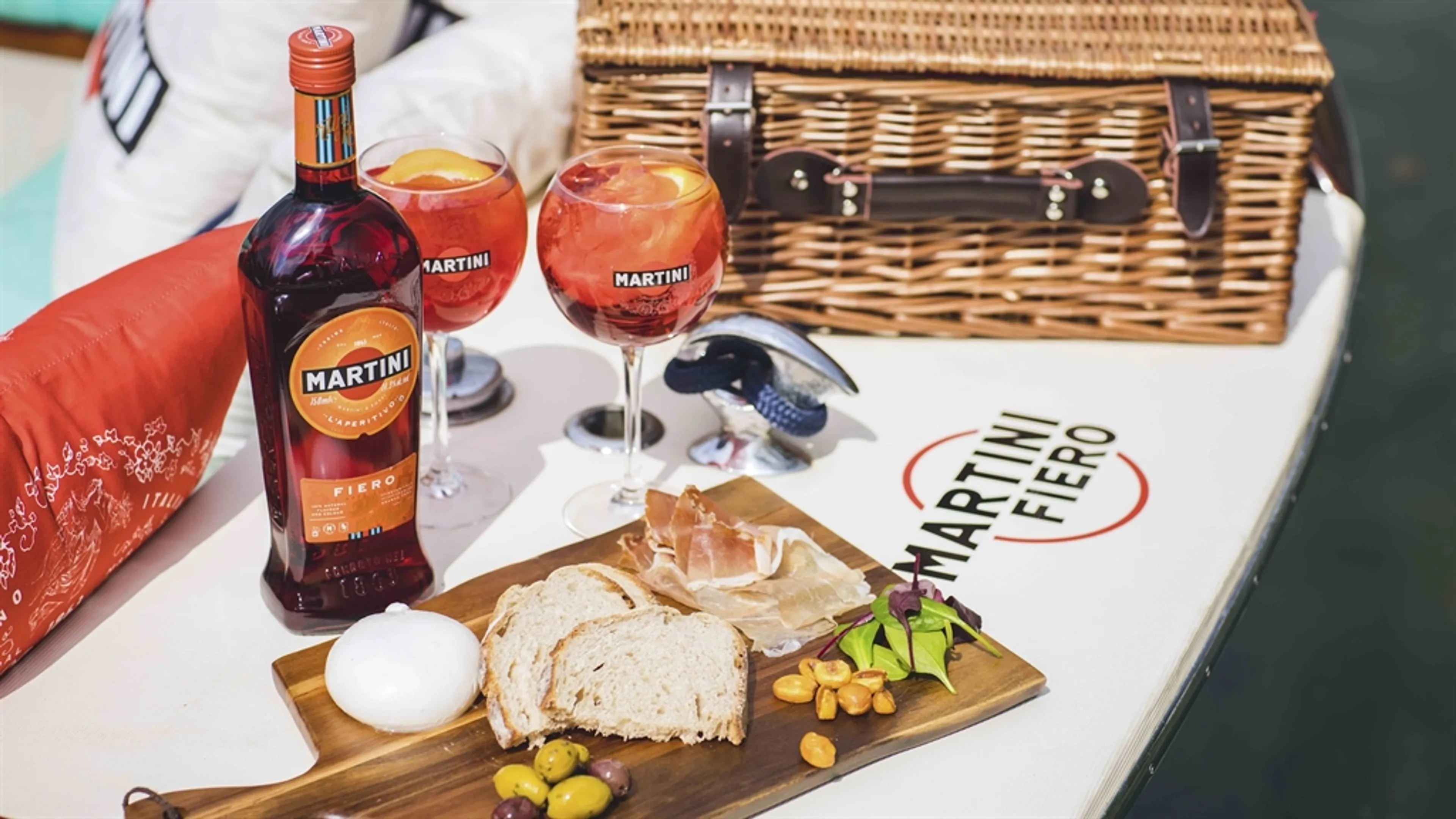 Alfresco Fans Rejoice! MARTINI Brings a Taste of Italian Summer to London with its 'Fiero Waterfront' Pop-Up