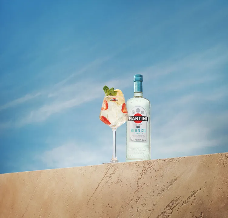 MARTINI® Inaugura La Stagione Dell’aperitivo Con L’iconico Martini® Bianco Spritz