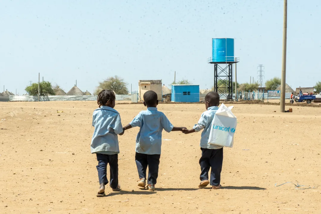 easyJet launches onboard summer collection to support UNICEF’s emergency work