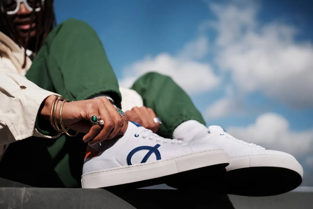 LEONARDO DICAPRIO RECEIVES PETA’S FIRST “BEST FOOT FORWARD” AWARD FOR SUPPORTING VEGAN SHOE BRAND LØCI
