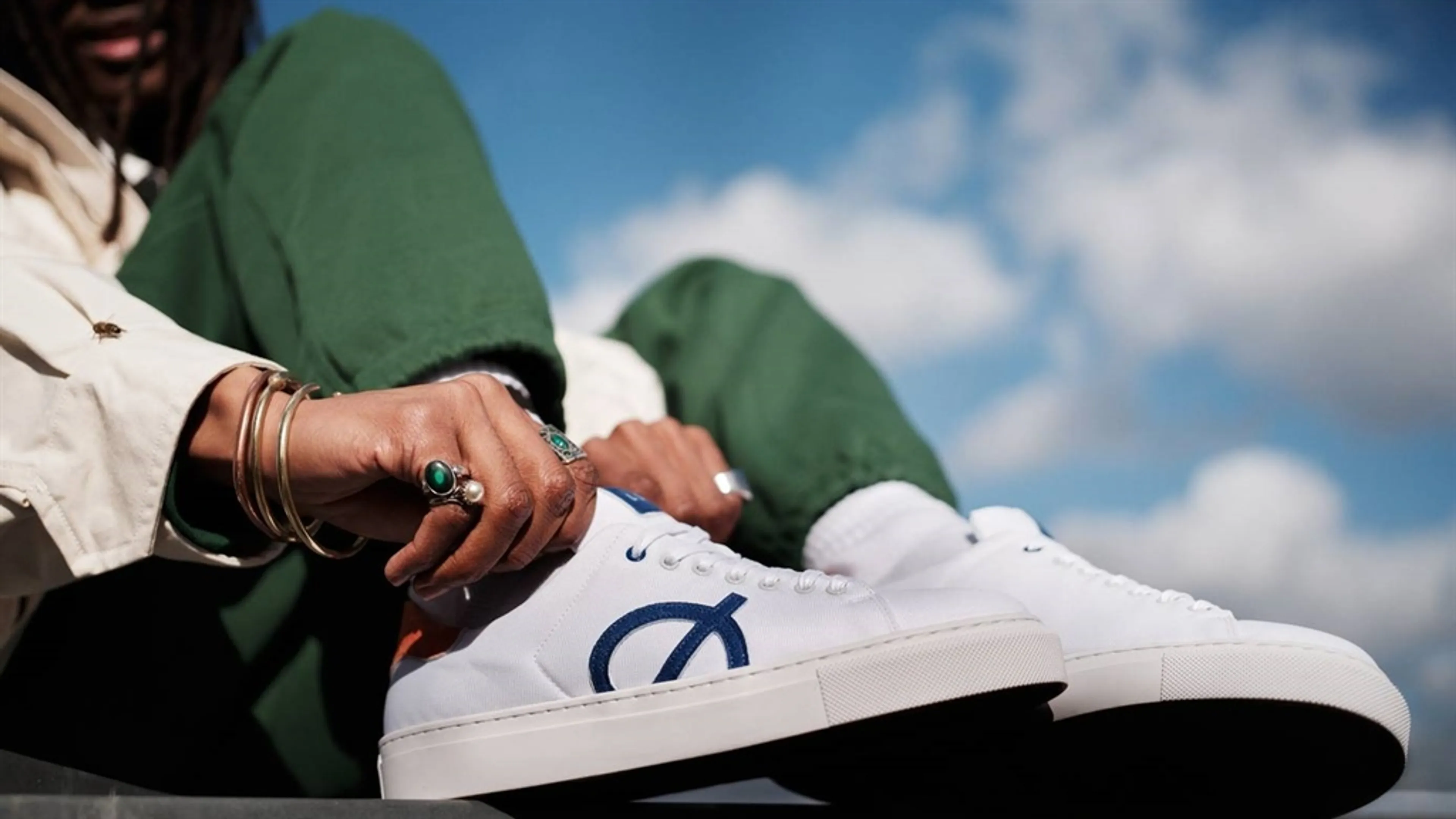 Leonardo DiCaprio receives PETA’s first “Best Foot Forward” award for supporting vegan shoe brand Løci