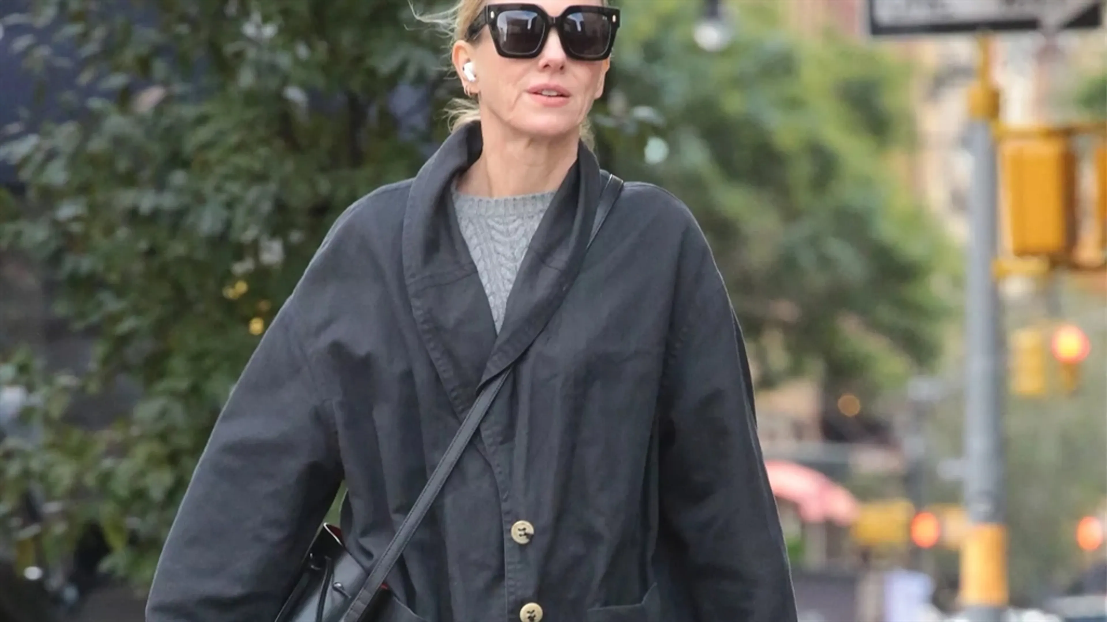 Naomi Watts’ Ultra-Comfy Sneakers Are Going to Sell Out