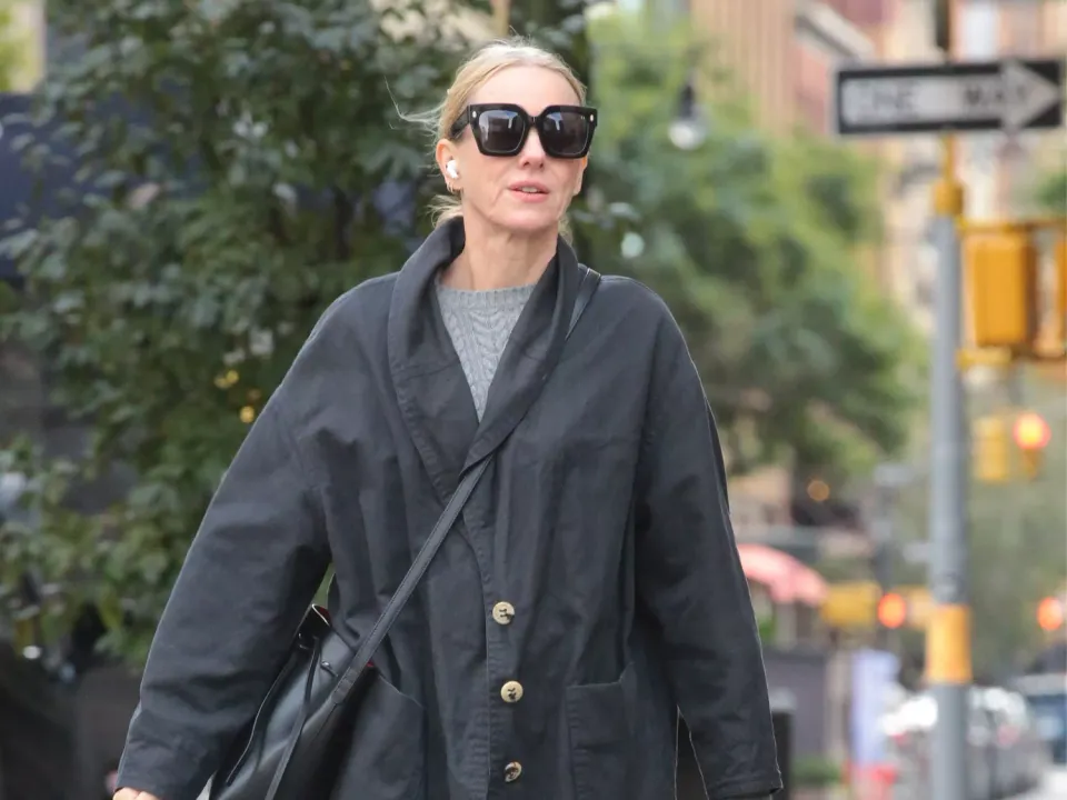 Naomi Watts’ Ultra-Comfy Sneakers Are Going to Sell Out