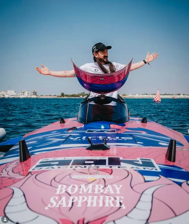 BOMBAY-SAPPHIRE_GLOBAL_AOKI-RACING-PARTNERSHIP_STEVE-DESIGN_4x5.jpg