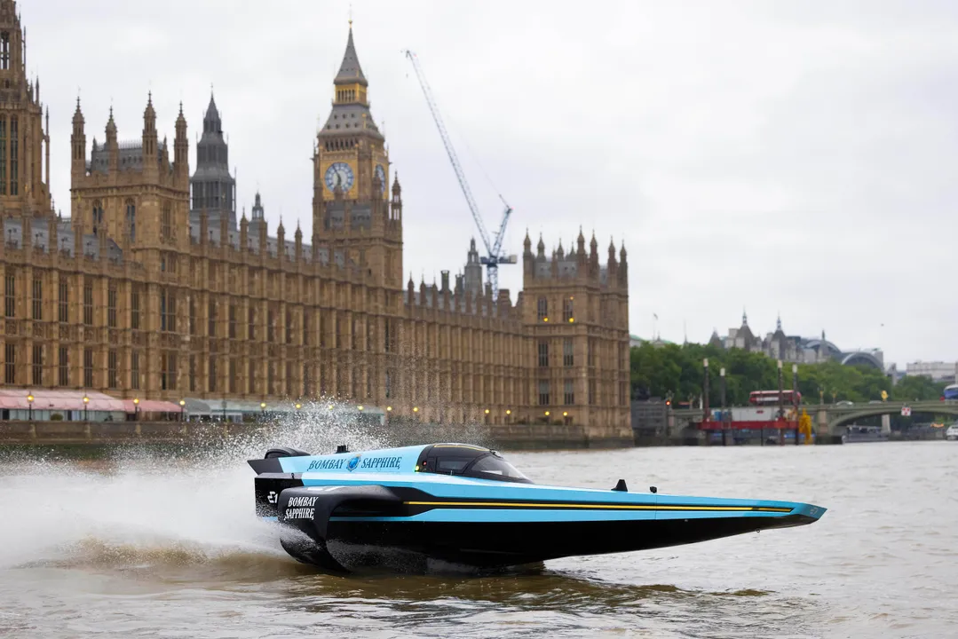  E1 ELECTRIFIES LONDON IN SHOWRUN HOMECOMING