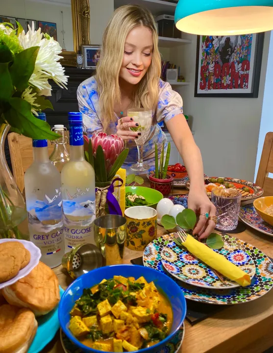 RENOWNED TV PRESENTER AND ACTRESS, LAURA WHITMORE, SHARES HER TOP TIPS FOR HOSTING A VIRTUAL DINNER PARTY