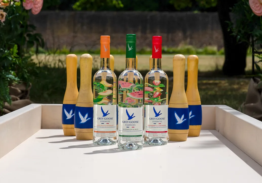  GIVE YOUR PICNIC A GLOW UP WITH THE GREY GOOSE® ESSENCES X  ANNIE’S IBIZA 'SEASON OF SPRITZ’ PICNIC SERIES AT FULHAM PALACE